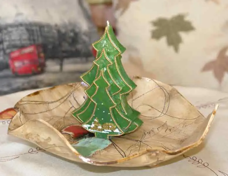 Kerze Tannenbaum grün mit gold